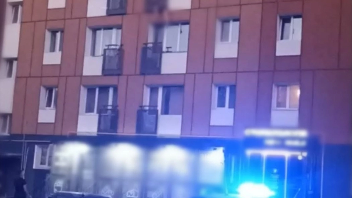 У Бородянці жінка впала з 4 поверху на дах магазину і вижила: її госпіталізували
