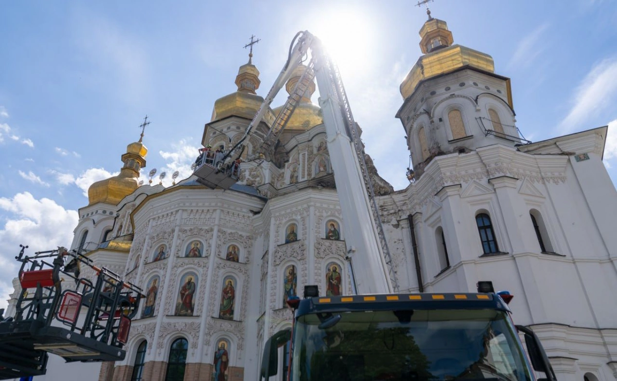 ООН передала матеріали для відновлення Лаври, музею Чорнобиля та кіностудії Довженка після обстрілів