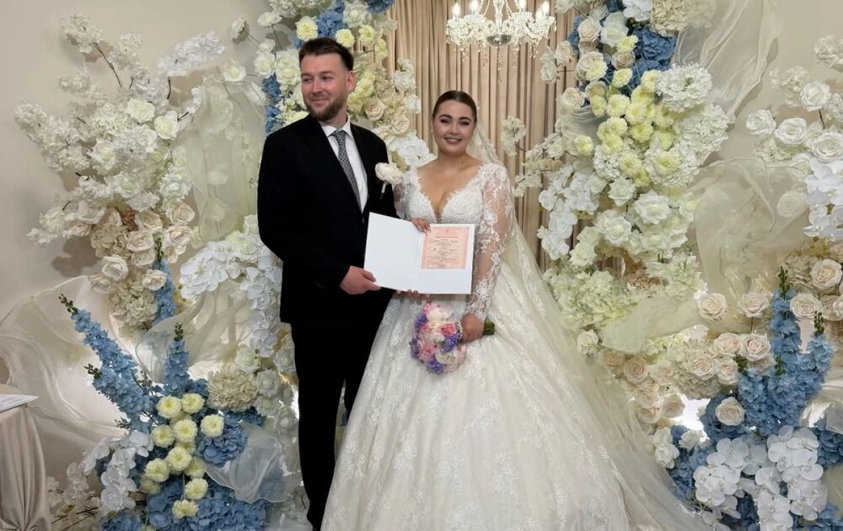 Український бренд подарував нову весільну сукню нареченій, чий образ згорів під час обстрілу Києва — історія підтримки