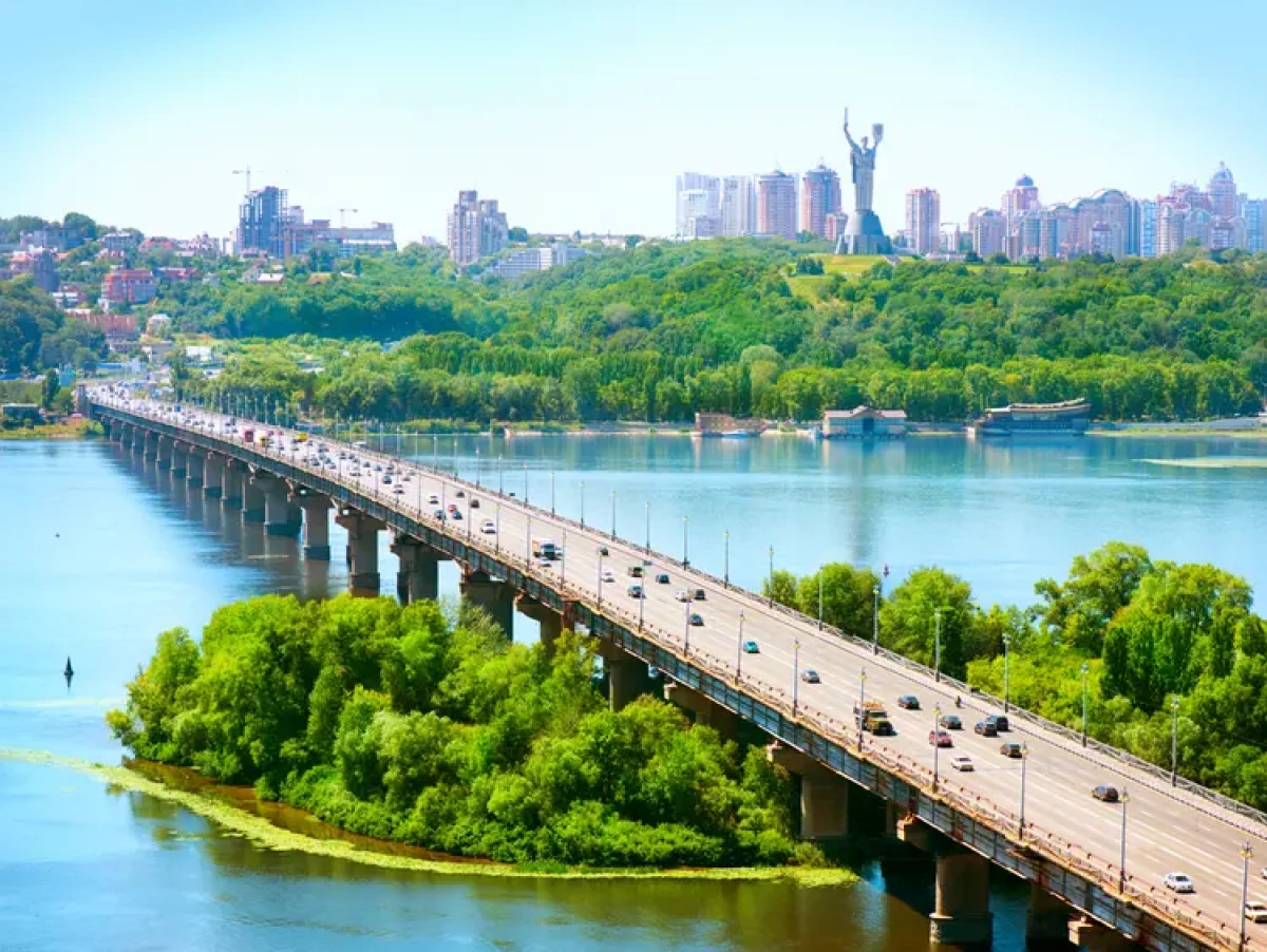 У Києві прогнозують спеку до +30°C: синоптики попередили про грози та короткочасні дощі