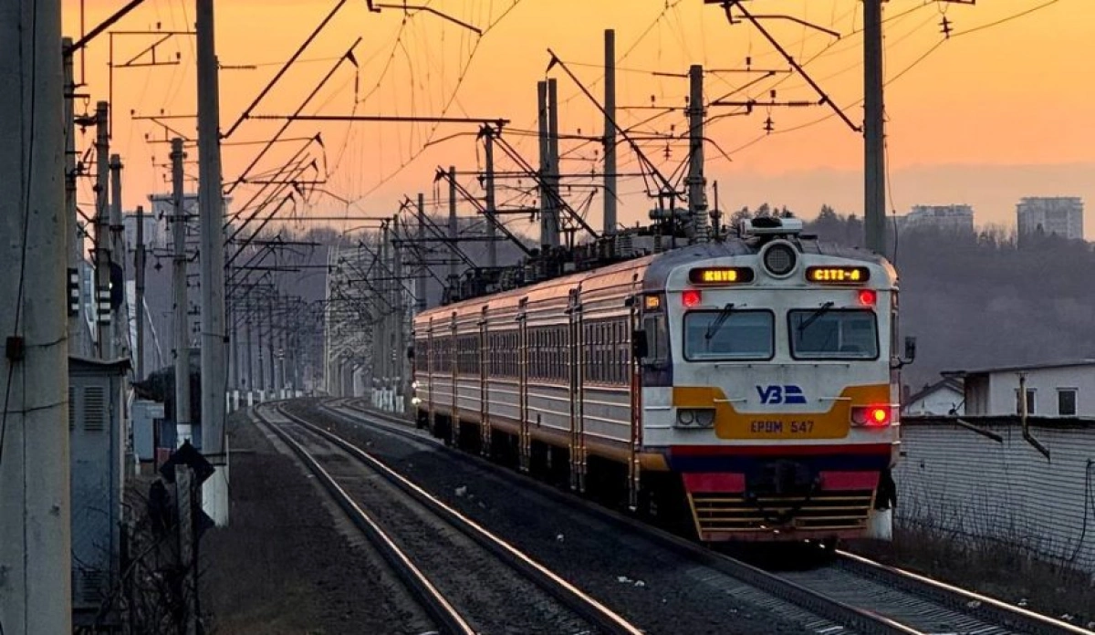 Kyiv City Express відновив рух кільцем: міст Почайна — Райдужний відкрили після ремонту