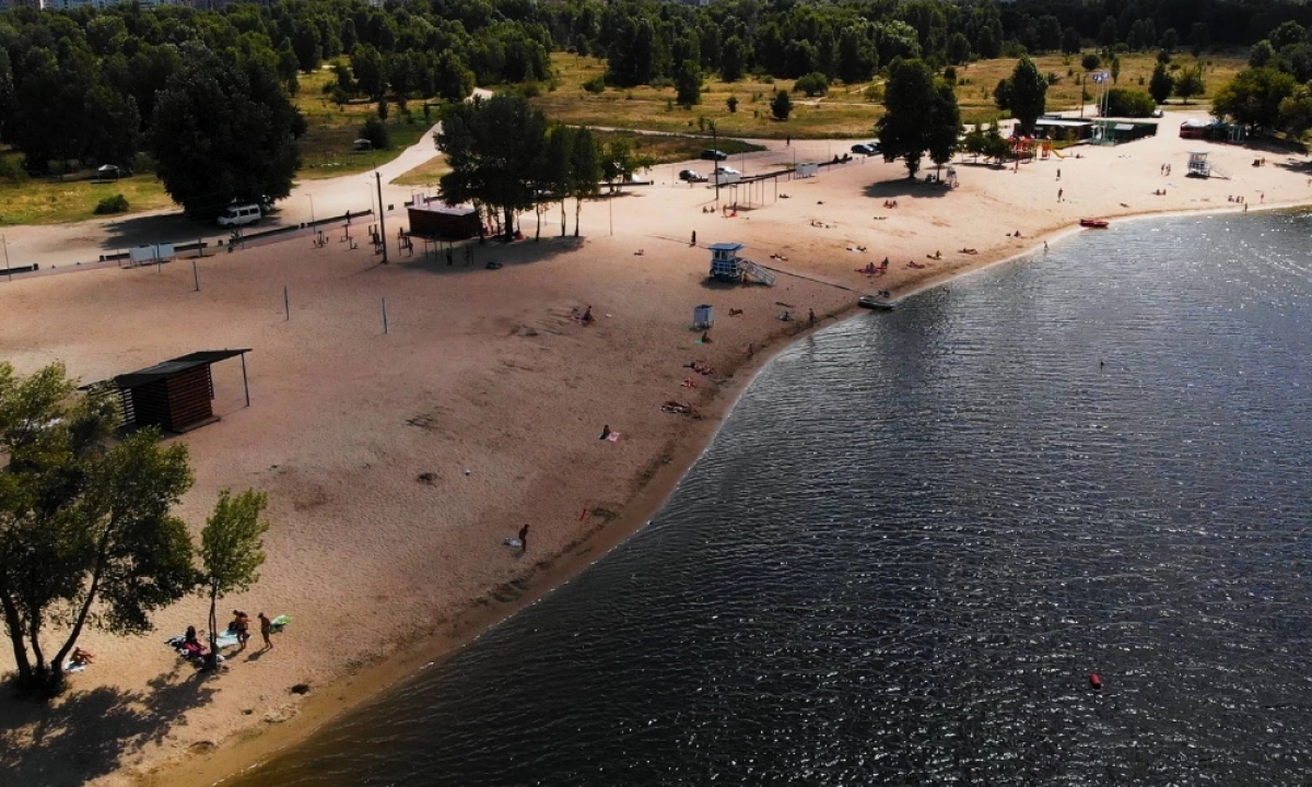 У КП «Плесо» попередили про головний ризик на пляжах Києва: відсутність укриттів