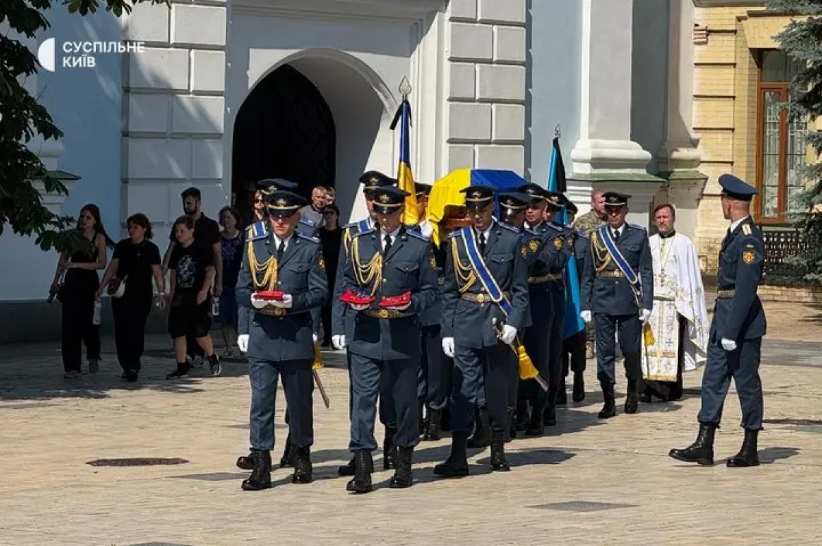 У Києві попрощалися з пілотом, який керував «Мрією» під час параду до Дня Незалежності
