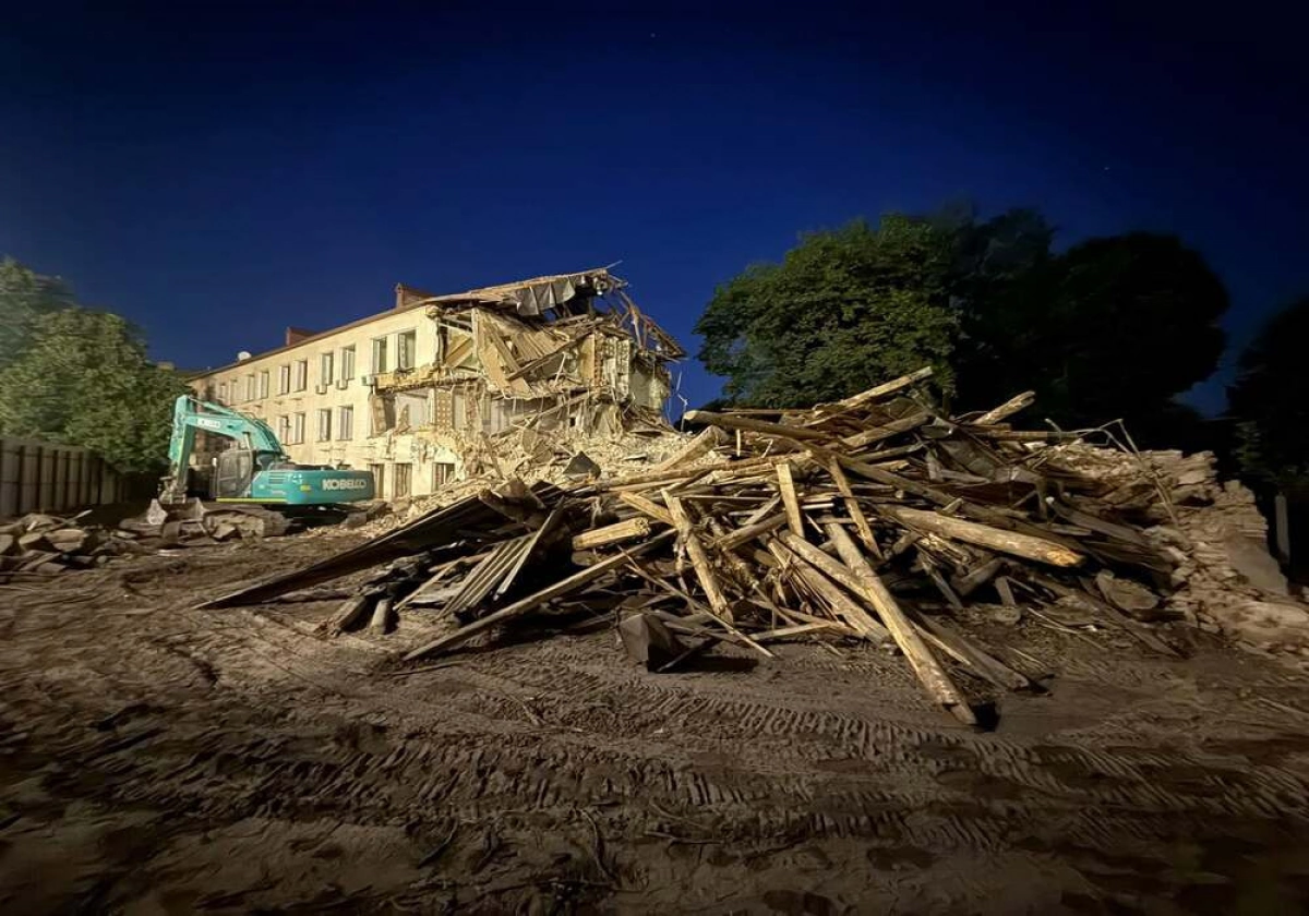 У Києві призупинили будівництво 25-поверхівки біля історичного училища зв’язку на Печерську