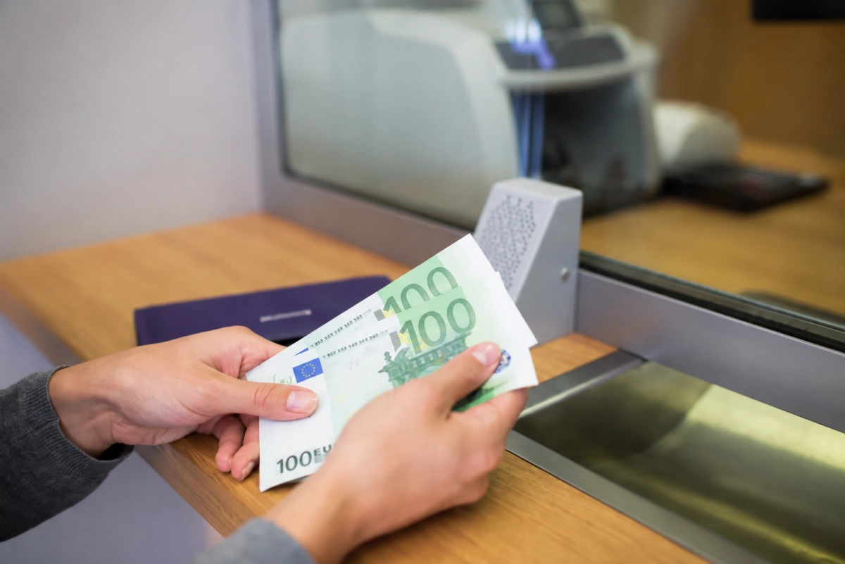 Курс валют у Києві: де сьогодні найвигідніше купити долари та євро