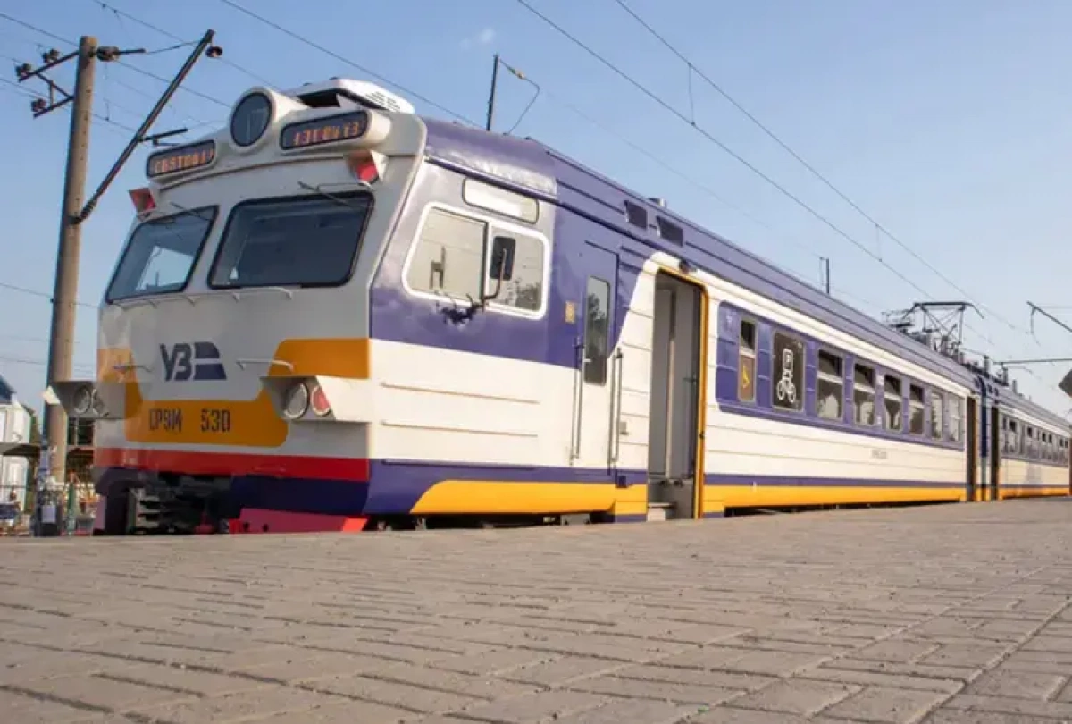 У Києві стався збій у русі кільцевої електрички: поїзди курсують із затримками