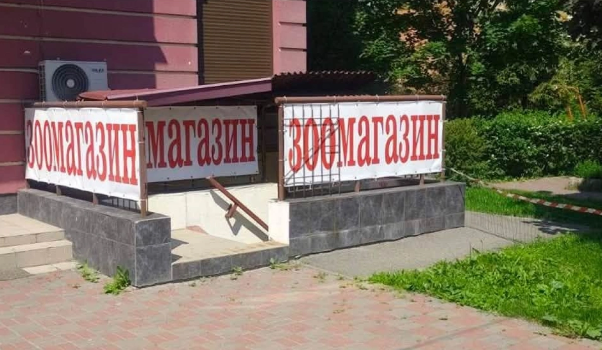 У Києві за червень демонтували понад 2 тисячі незаконних вивісок і рекламних конструкцій