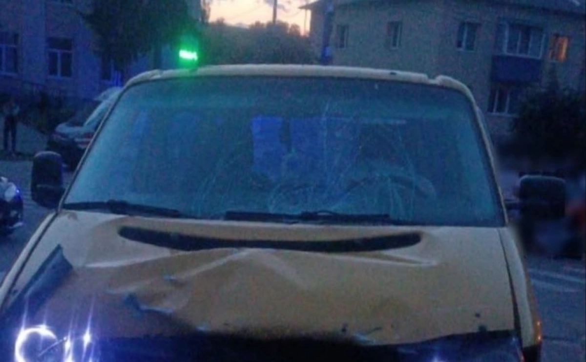 Під Києвом Volkswagen зіткнувся з мотоциклом: загинув 17-річний пасажир, водійці оголосили підозру
