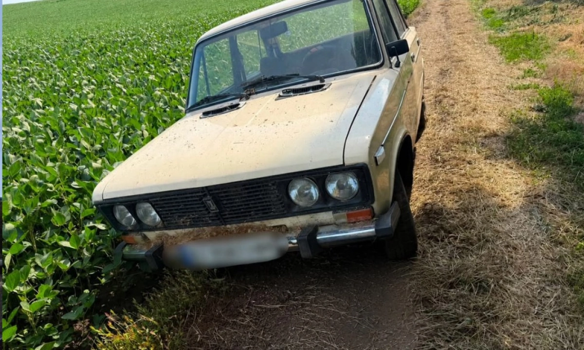 На Київщині чоловік викрав автомобіль односельця та залишив його в полі