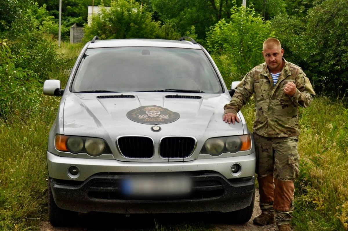 Бучанці передали військовим авто для виконання бойових завдань