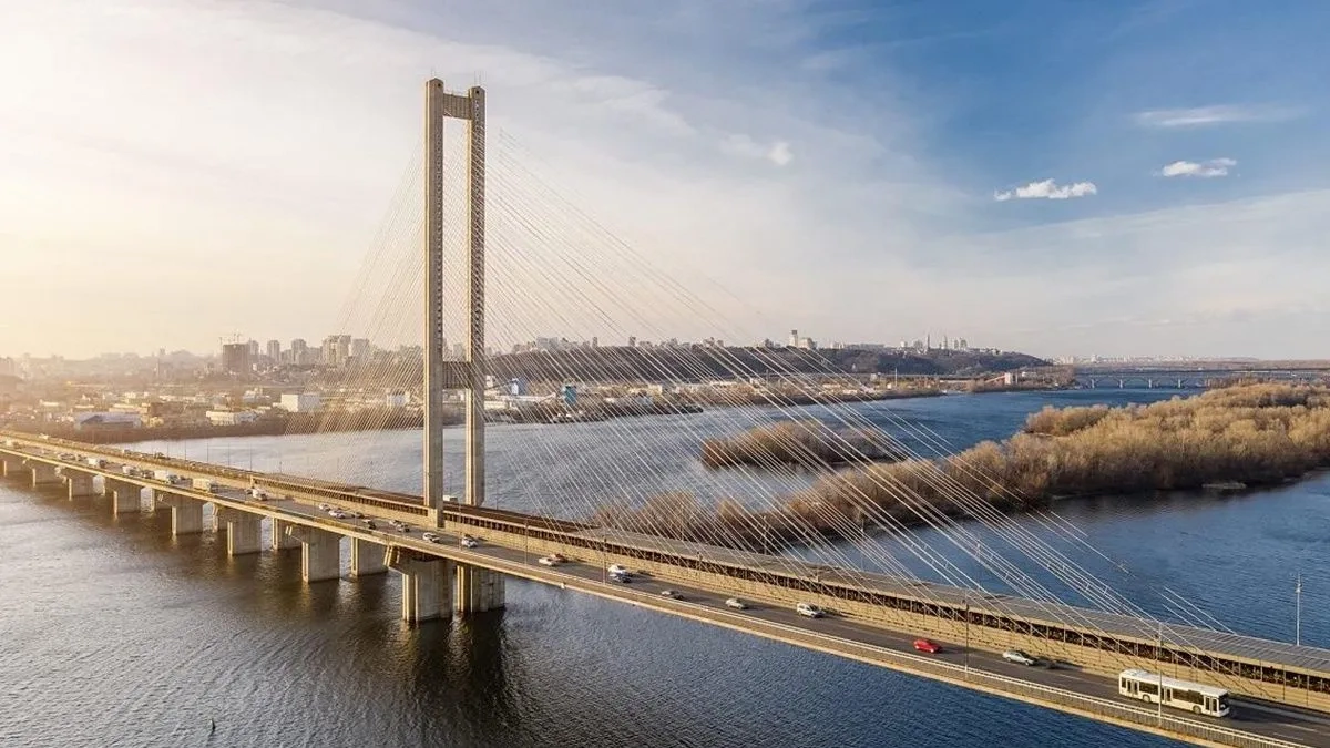 Південний міст у Києві частково перекриють через ремонт: дати та схема руху