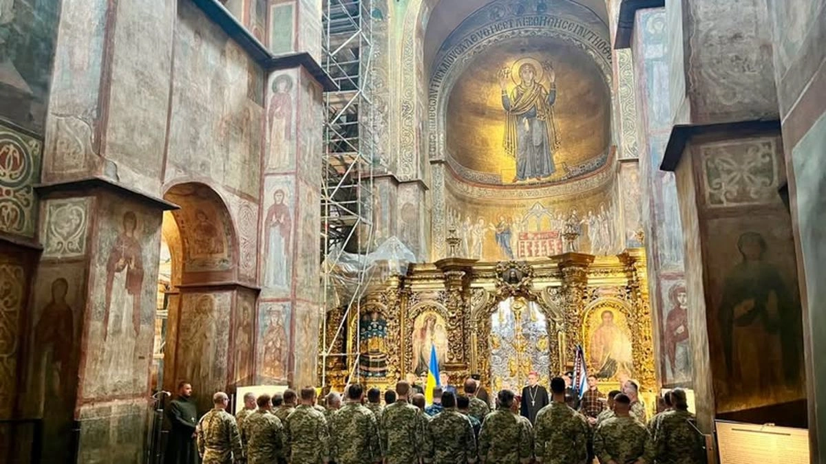 У Софії Київській випустили 30 військових капеланів для служби у ЗСУ