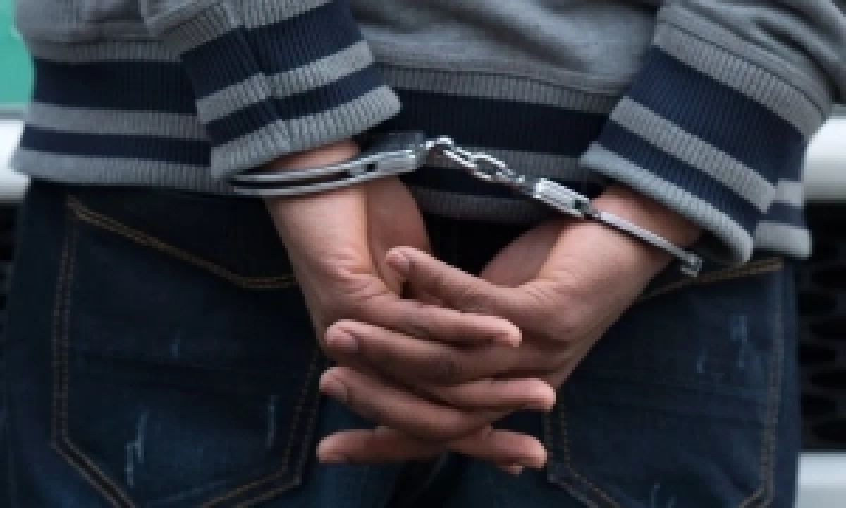 У Києві пенсіонер довірив сумку незнайомцю та залишився без телефону і грошей