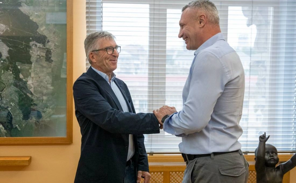 Кличко зустрівся з французьким партнером: Франція прийме ще 100 українських дітей