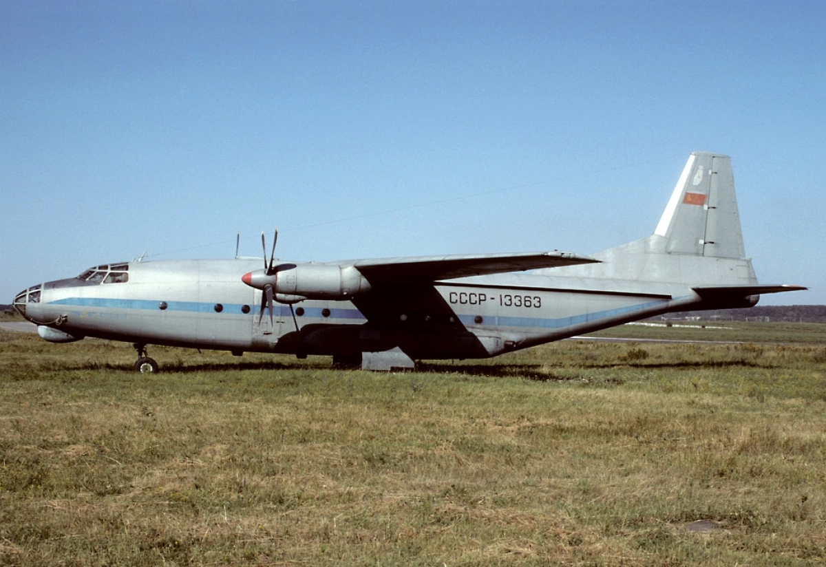 Ан-8 на Оболоні: як легендарний літак став символом дитинства киян і куди він зник
