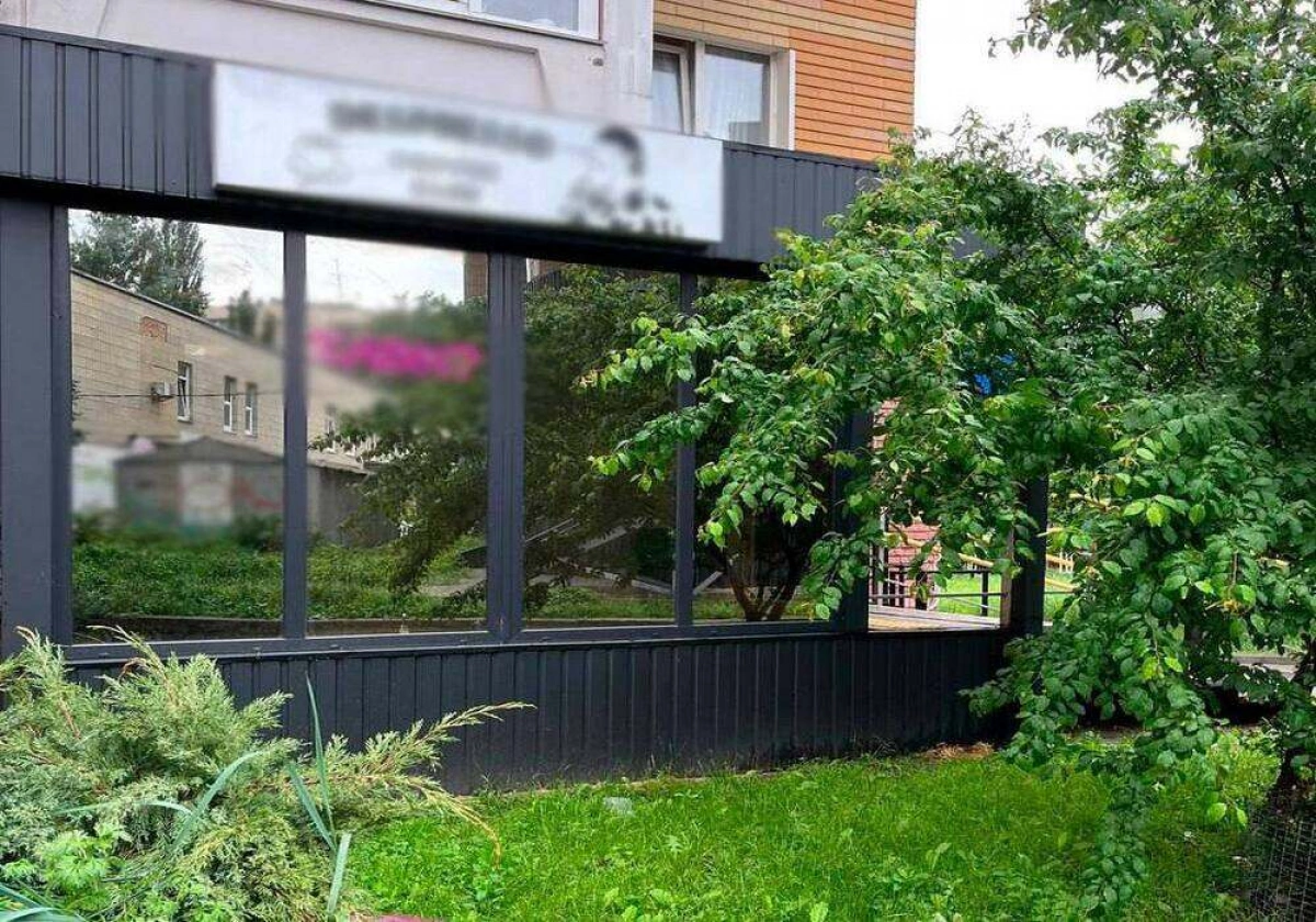 У Києві чоловік незаконно перебудував квартиру та відкрив приміщення під бізнес: йому оголосили підозру