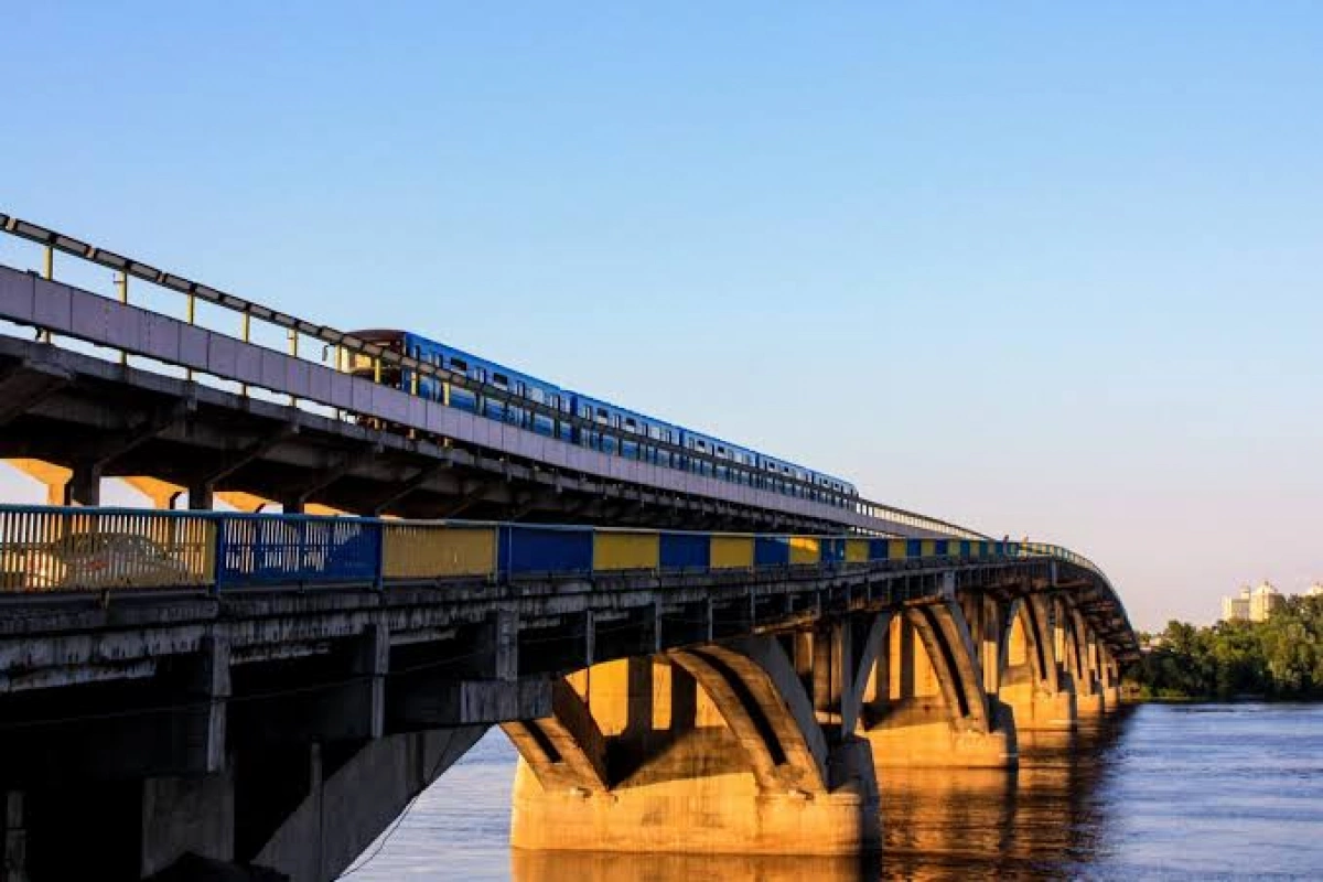 У Києві готують масштабну реставрацію мосту Метро: чи зміниться рух поїздів