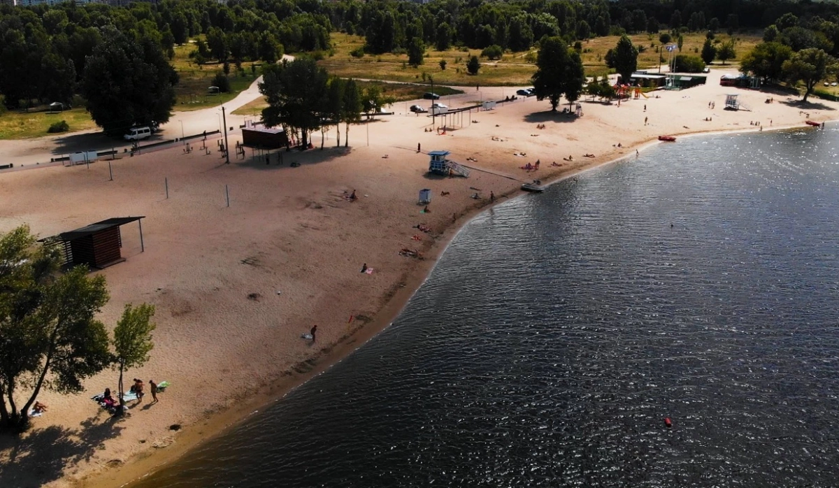 У Києві перевірили якість води на пляжах: де виявили перевищення показників