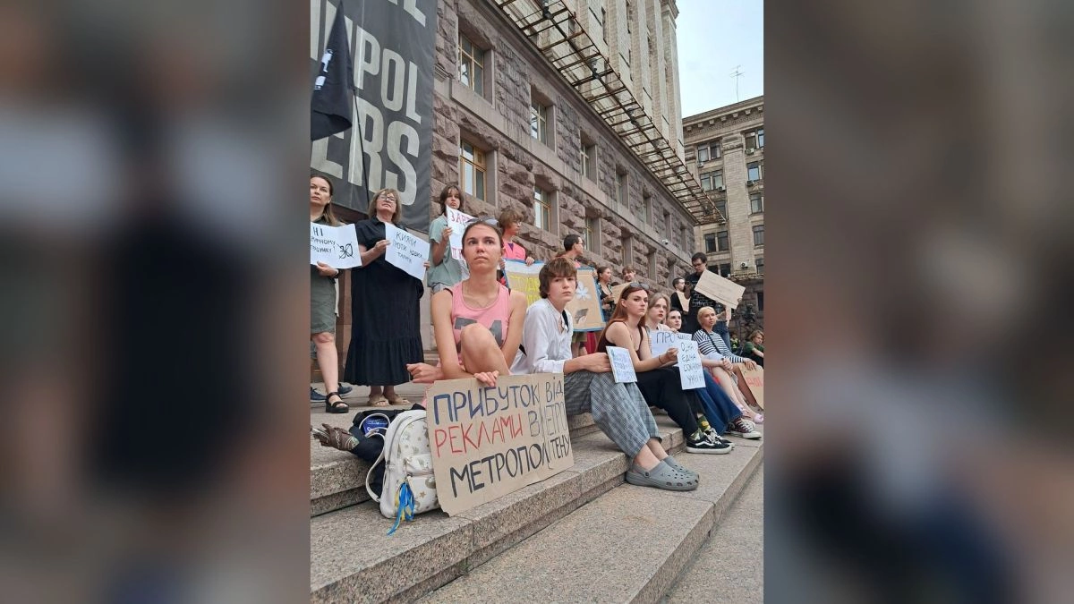 Під КМДА у день народження Кличка протестували проти підвищення тарифів на проїзд у Києві