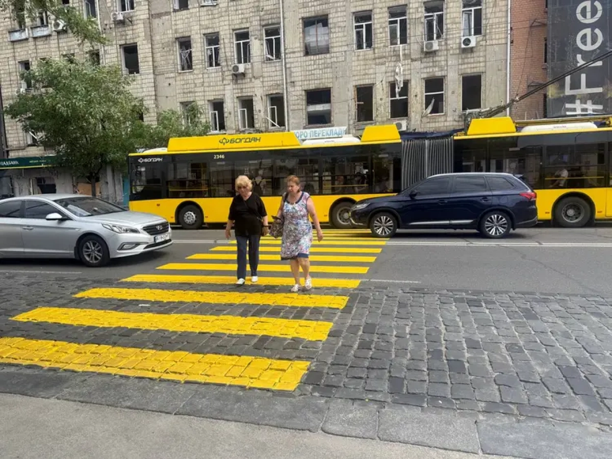 На Лук’янівці відкрили наземний перехід після руйнування підземного через ракетний удар
