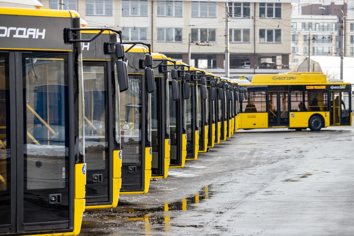 У Києві пропонують скоротити громадський транспорт на 50%: зареєстровано петицію