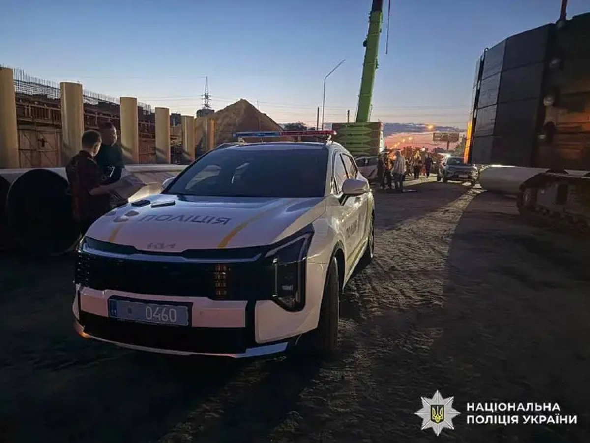 У Києві чоловік із ножем пограбував АЗС на Броварському проспекті: його затримали