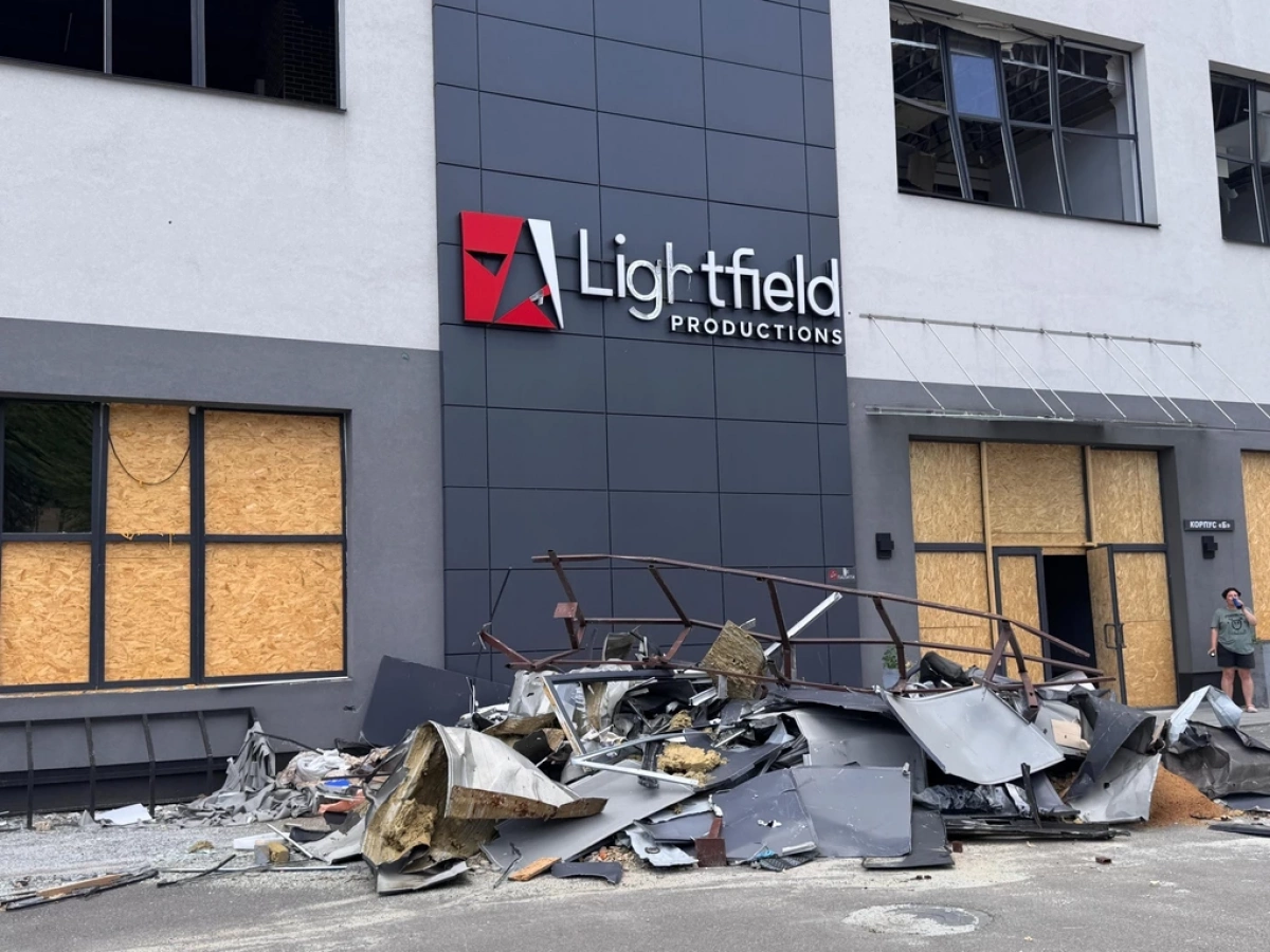Фотостудія Lightfield залишає приміщення в Києві після обстрілу