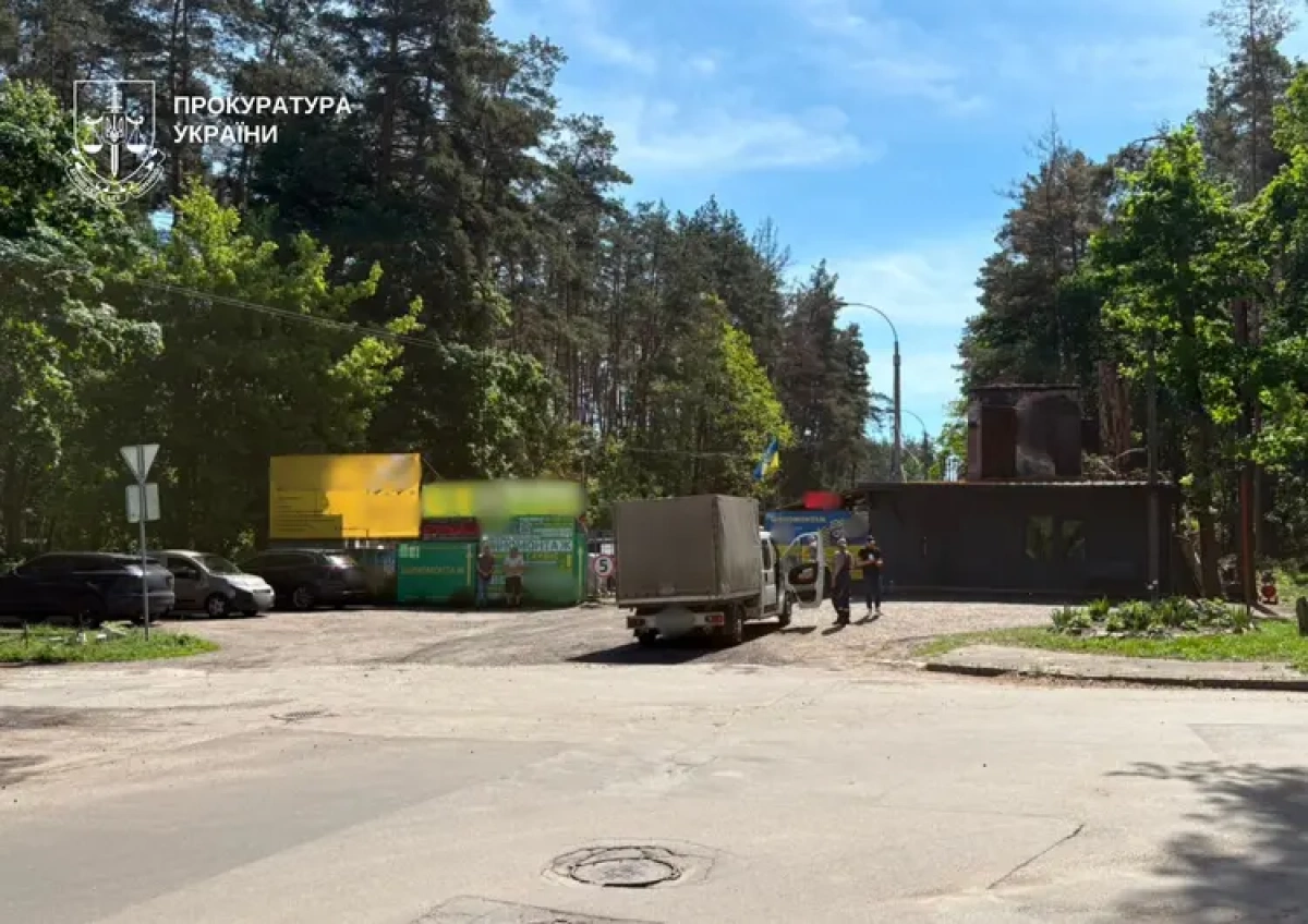 У Пущі-Водиці незаконно збудували шиномонтаж на комунальній землі: справа в суді