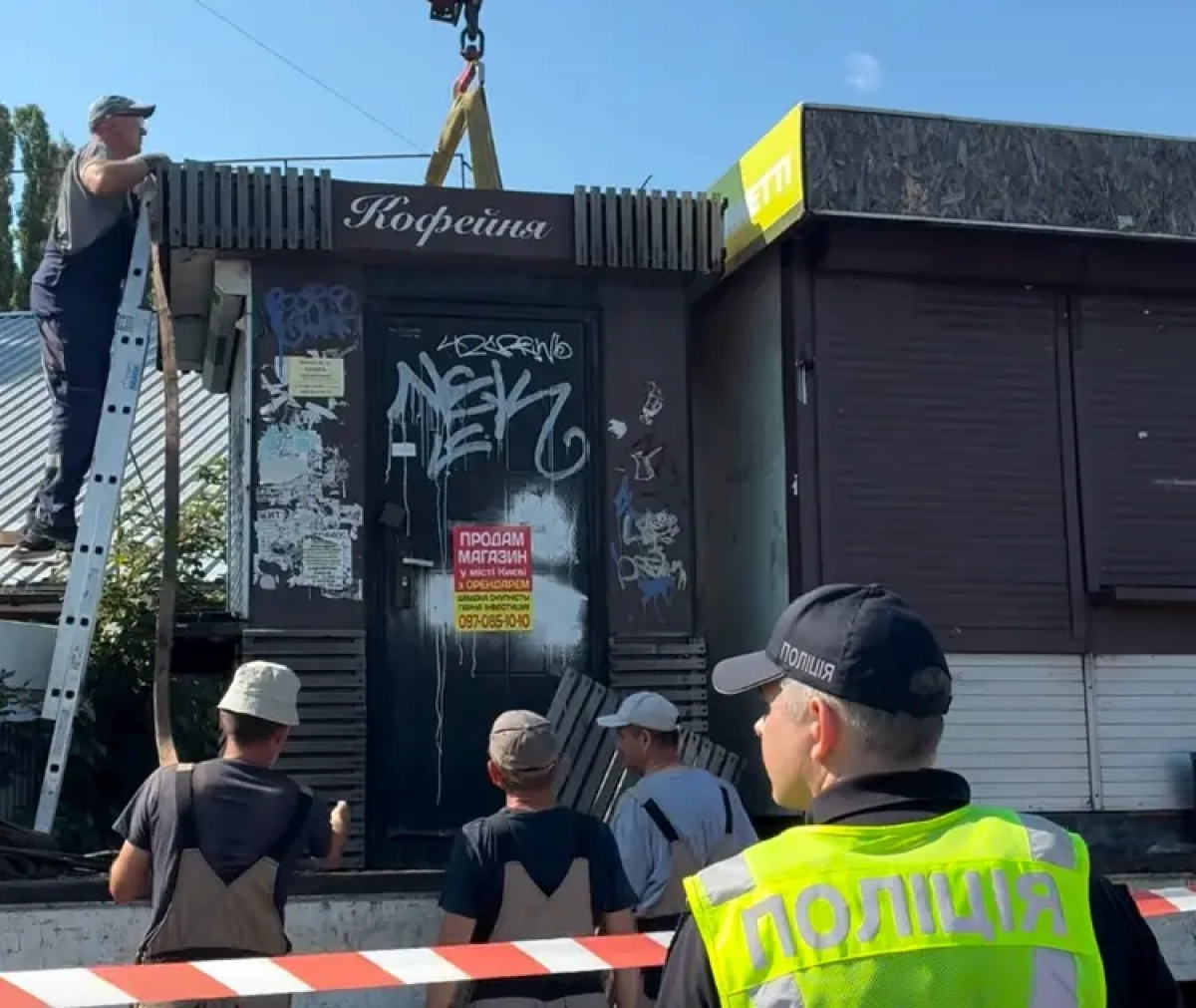 Біля метро «Іподром» у Києві демонтували п'ять МАФів: чому прибрали торгові точки