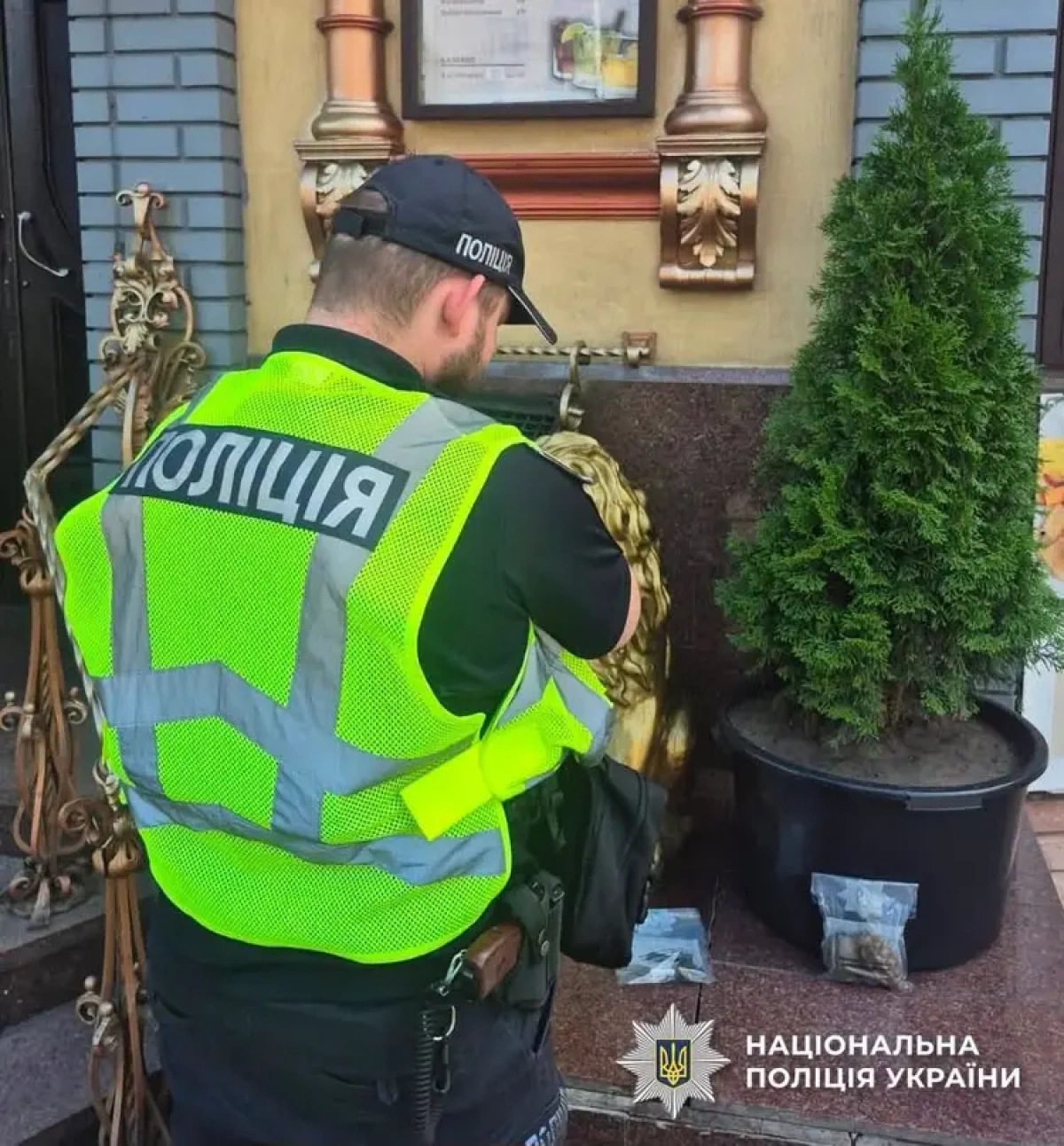 Біля ресторану в Києві знайшли гранати: поліція розслідує інцидент