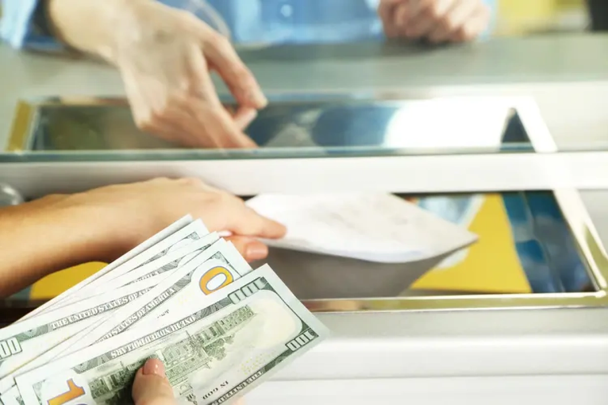 Курс валют у Києві 27 липня: де найвигідніше купити та продати долари й євро