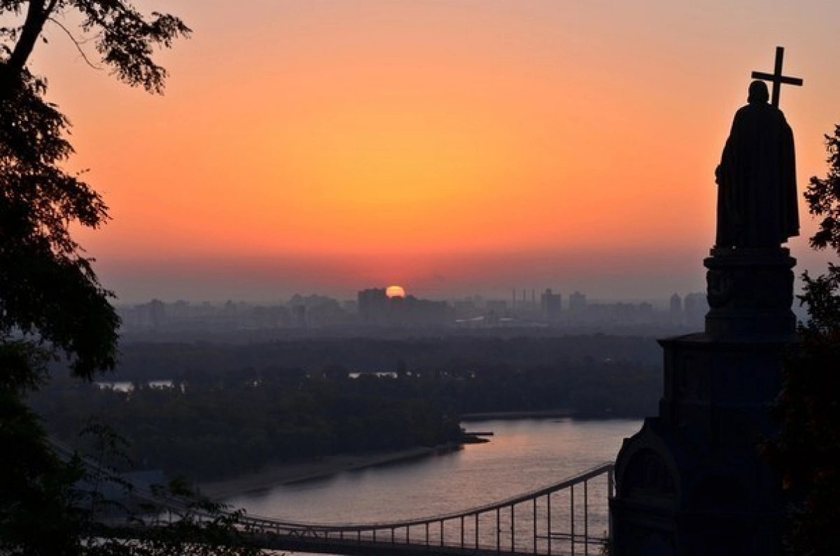 У Києві 28 липня після ранкового дощу потеплішає до +24°C