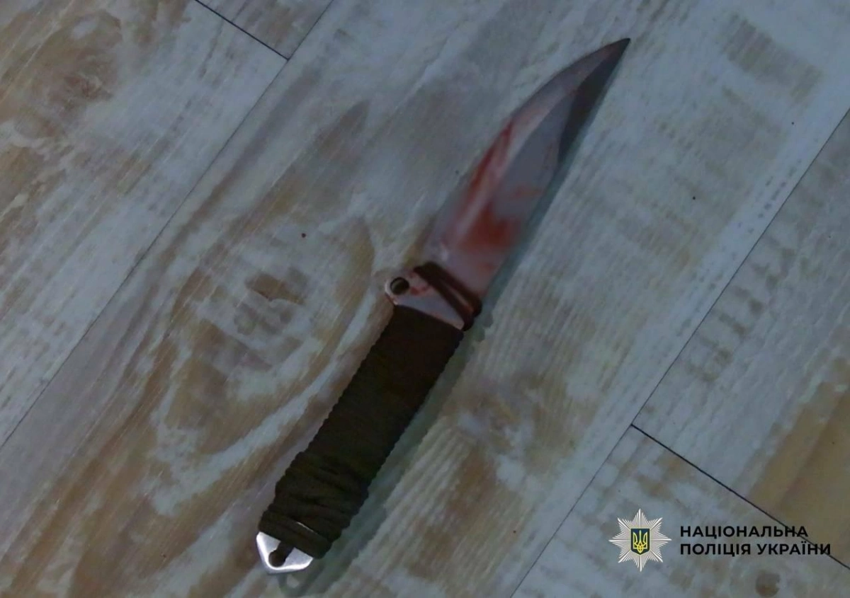 У Києві під час застілля чоловік смертельно поранив знайомого ножем: що відомо