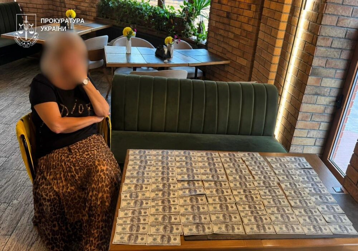 У Києві викладачку підозрюють у хабарі за фіктивний вступ і відстрочку від мобілізації