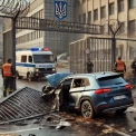 Іномарка протаранила паркан ліцею на Подолі: що сталося
