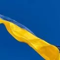Найбільший прапор України приспустили в Києві: причини та наслідки