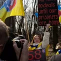 У Києві відбулася акція біля посольства США: протестувальники вимагають звільнення полонених
