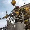 У Києві рятувальники демонтували аварійний хрест із купола храму
