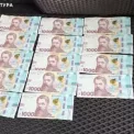В Києві адміністратор сервісного центру допомагав отримувати водійські права за хабарі