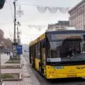 Київський транспорт зупинятиметься біля укриттів під час тривоги: що це означає?