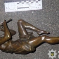 У Києві затримали чоловіка за спробу крадіжки антикварних статуеток