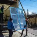 У Бучі триває заміна вікон у будинках, пошкоджених під час атаки дронів