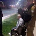 П’яні чоловіки на колісному кріслі: Як у Києві відбувалась шалена втеча з лікарні