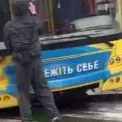 Скандал у Києві: молодики розмалювали тролейбус після ДТП і потрапили в поліцію