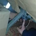 У Києві дівчина застрягла в дивані: довелося викликати рятувальників