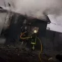 У Гостомелі сталась пожежа в гаражі: двоє чоловіків у лікарні з опіками