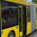 Київ: Автобус проїхався газоном на Виноградарі з пасажирами