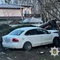 Шокуюча ДТП на Київщині: легковик врізався у бетонні блоки