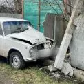 На Київщині юнак викрав “Жигулі” і розбив його об електроопору