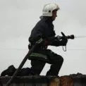Наслідки нічної атака дронів у Фастівському районі: пожежа в ангарі